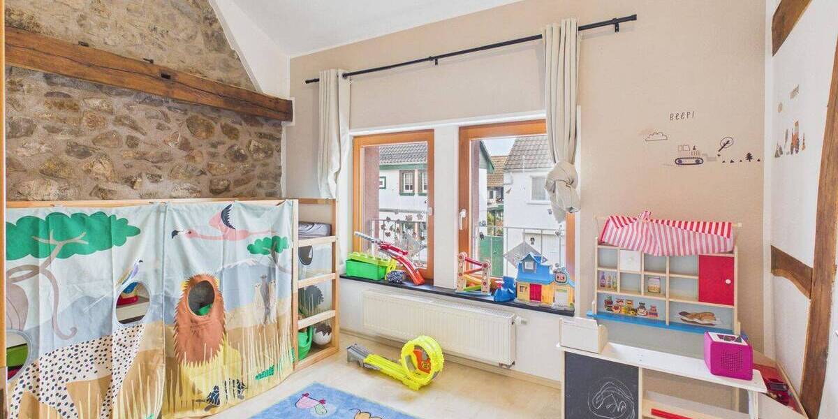 Etagenwohnung Euskirchen Schweinheim - 5 Zimmer, 177 m&sup2;, 450.000&euro; | Angebot:26687514