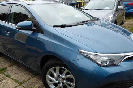 Toyota Auris 95.060 km 11.400 € Dresden 01237