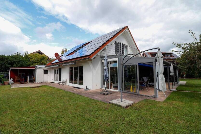Traumhaftes Einfamilienhaus mit großem Grundstück und Bauplatz in Top-Lage von Oberderdingen