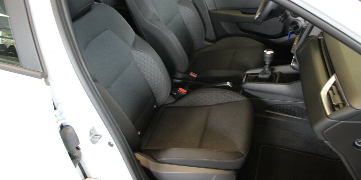 Renault Clio TCe 90 EQUILIBRE 34.200 km 12.980 &euro; Euskirchen 53881