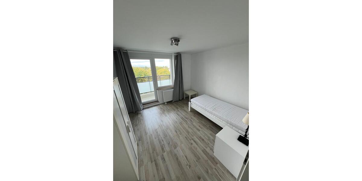 1 Zimmer mit Balkon ( in 3 - Zimmer WG) 1 zimmer