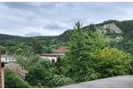 ruhig gelegenes Dreifamilienhaus mit Garagen , teilw. freiwerdend - Mehrfamilienhaus, Wohnhaus Kahla | Angebot:26095730