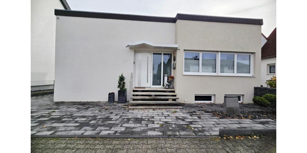 Einfamilienhaus mit wohnlicher Nutzfläche, Hof, Garten, Garage 3 zimmer