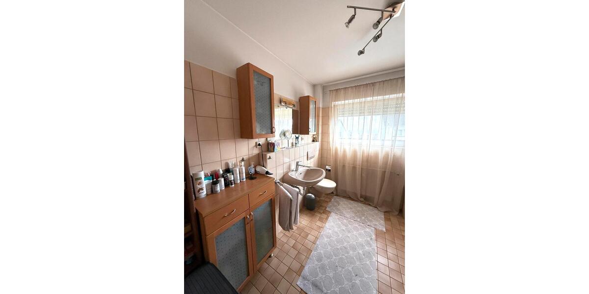 Etagenwohnung Hofheim am Taunus - 3 Zimmer, 97 m&sup2;, 1.300&euro; | Angebot:25607088