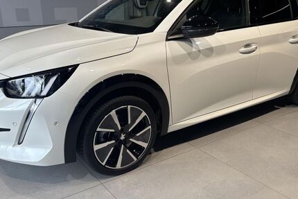 Peugeot 208 8.267 km 18.860 &euro; Augsburg 86179