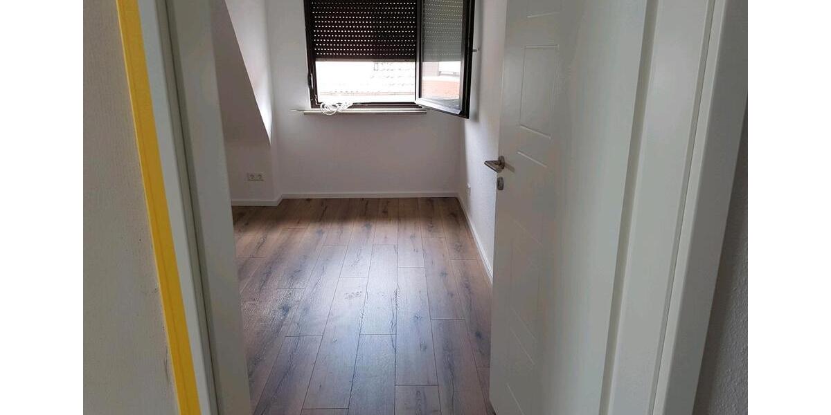 Dachgeschoßwohnung Schriesheim - 4 Zimmer, 86 m&sup2;, 1.200&euro; | Angebot:26286468