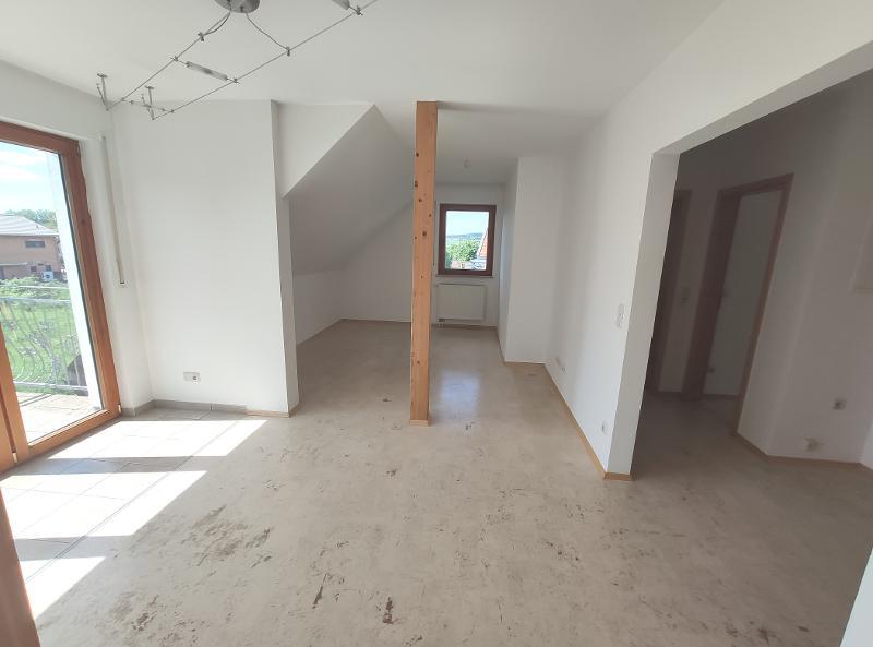 3 Zi. Wohnung im DG (1.OG) mit Balkon und Carport - Etagenwohnung Pommersfelden | Angebot:23903906