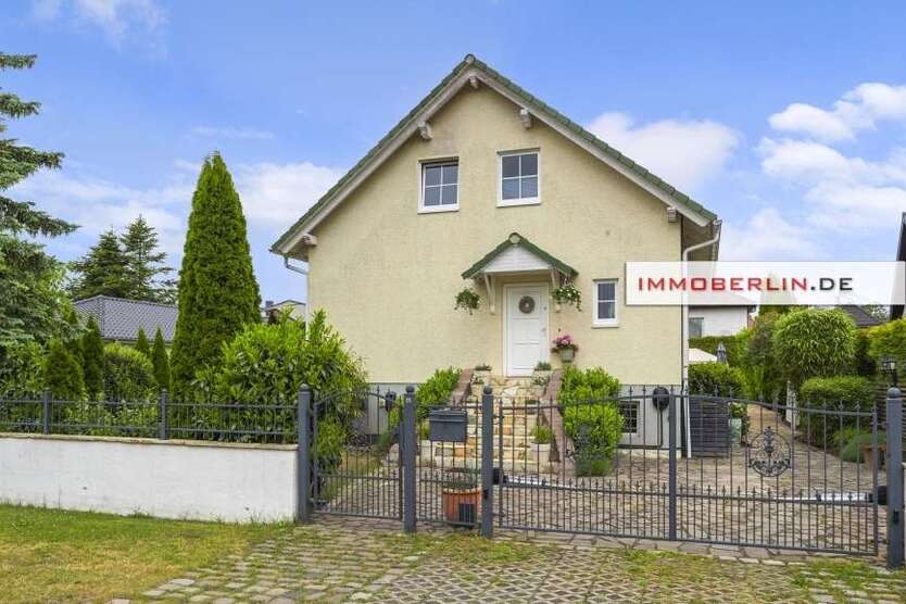 Haus zum Kaufen in Berlin 930.000 € 180 m²