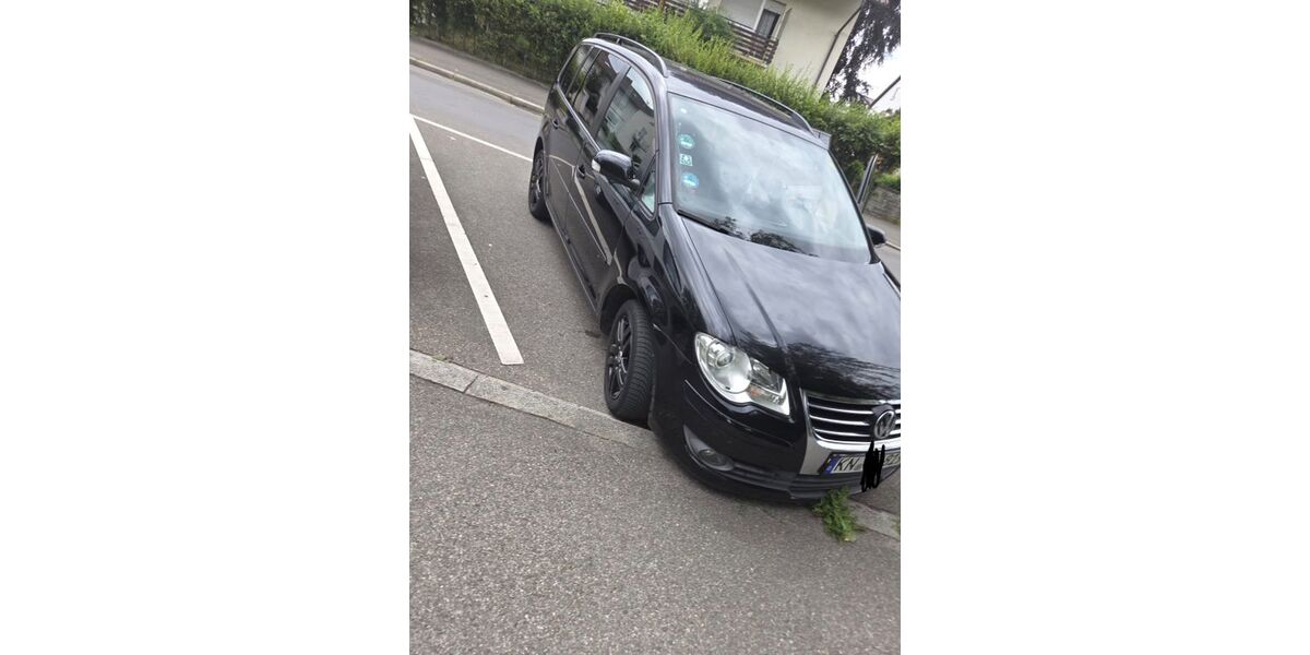 VW Touran 235.000 km 4.900 &euro; Rielasingen-Worblingen 78239