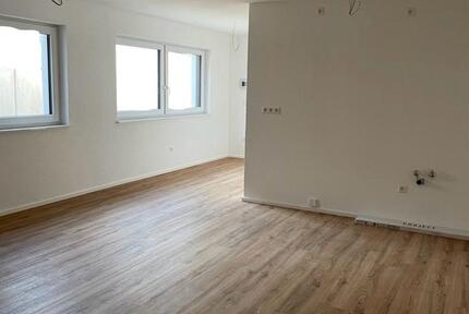 Helle 2 Zimmer Wohnung (Einlieger, Souterrain)