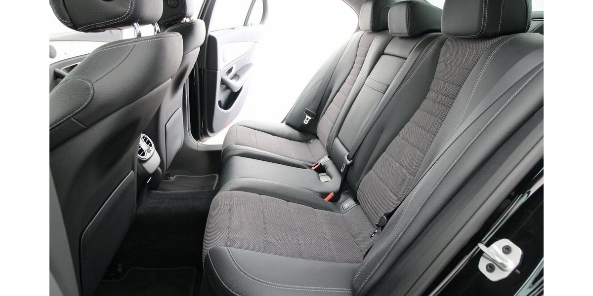 Mercedes-Benz E 220 d Avantgarde NAVI+LED+KAMERA+STANDHEIZUNG 36.459 km 36.900 &euro; Hagenow 19230
