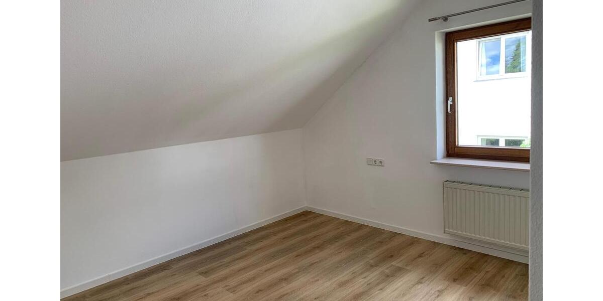 Dachgeschoßwohnung Heilbronn Frankenbach - 3 Zimmer, 80 m&sup2;, 950&euro; | Angebot:25995952