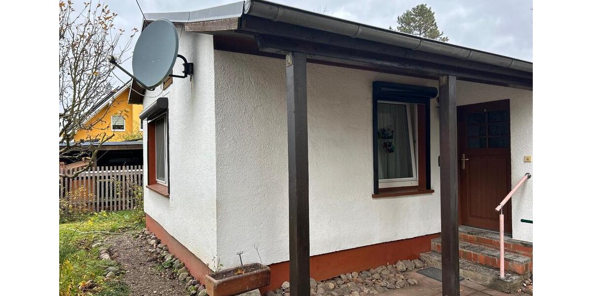 Baugrundstück mit kleinem massiven Wohnhaus 2 zimmer