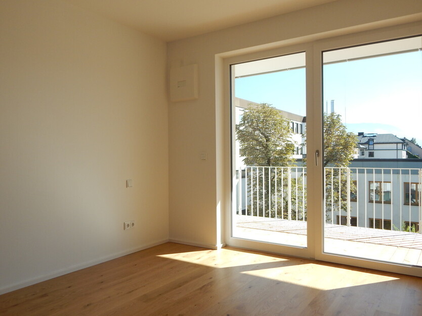 Helle, derzeit vermietete, sehr große 2 Zi. Wohnung im Zentrum von Freilassing - mit Bergblick. 2 zimmer