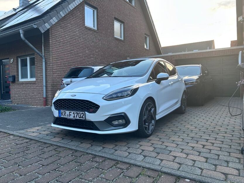 Ford Fiesta 61.713 km 16.500 € Krefeld 47807