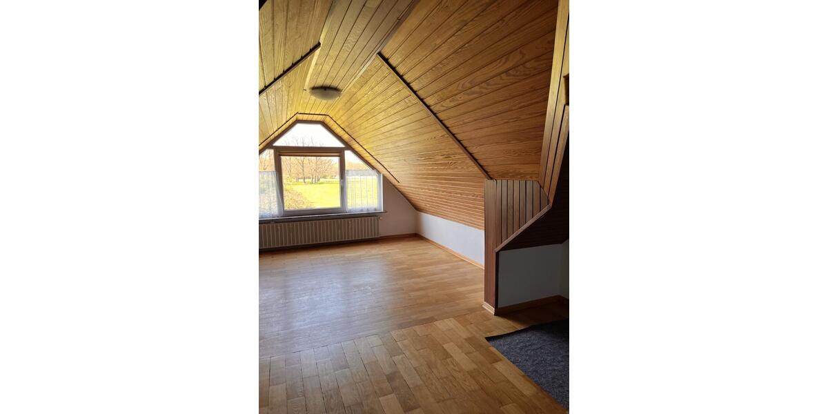 Dachgeschoßwohnung Edemissen - 4 Zimmer, 120 m&sup2;, 890&euro; | Angebot:26401437