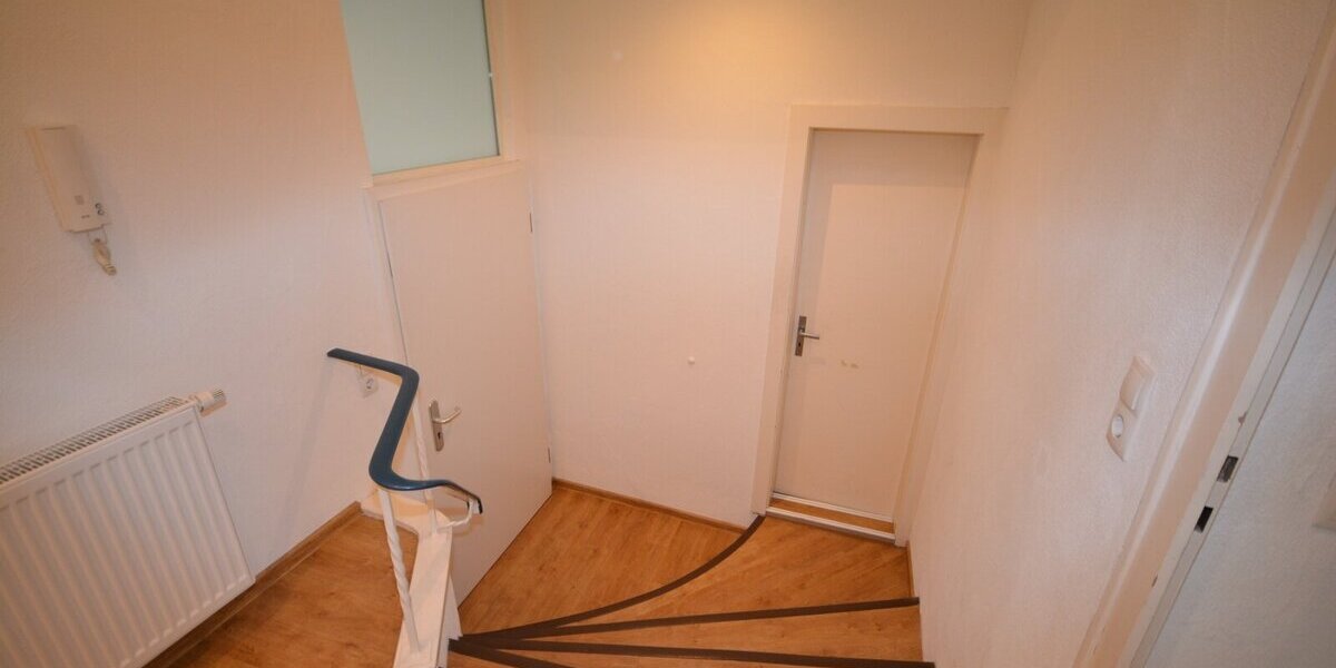 Eine wunderschoene Altbauwohnung in zentraler Stadtlage. 3 zimmer