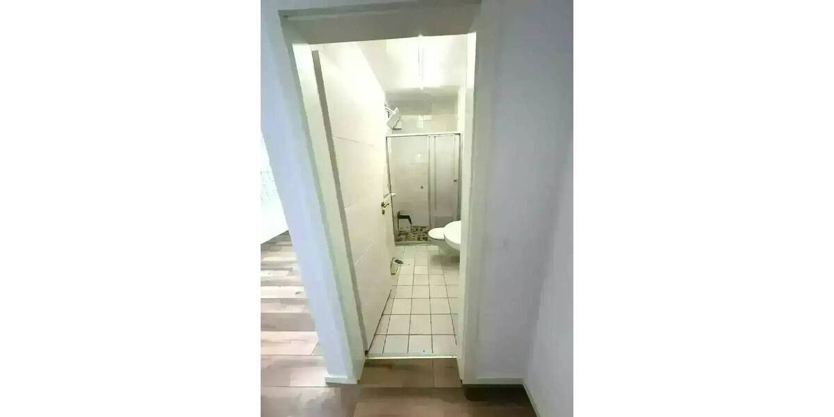 2,5-Zimmer-Wohnung im Erdgeschoss Einbauküche Dusche kein Balkon Kellerraum und Abstellraum Gartenanteil 2 zimmer