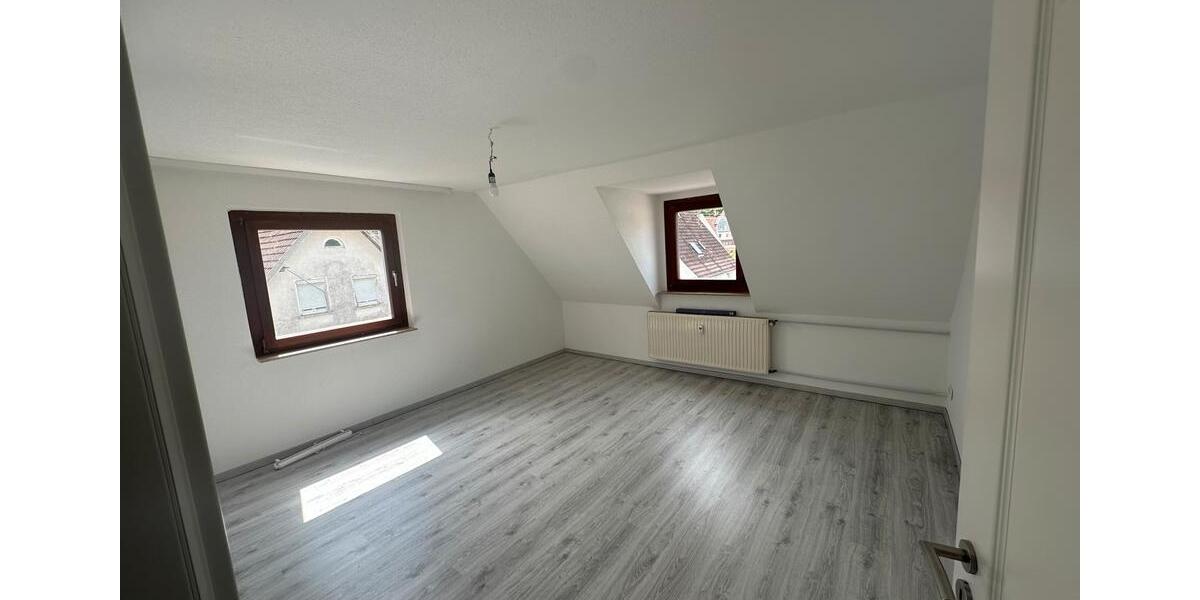 Dachgeschoßwohnung Albstadt Gemarkung Onstmettingen - 4 Zimmer, 100 m&sup2;, 850&euro; | Angebot:26670369
