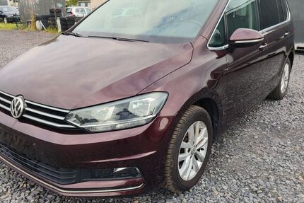 VW Touran 132.700 km 15.499 &euro; Berlin 10179