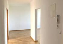 3-RaumWohnung mit Balkon, offene Küche mit EBK und Tageslichtbad