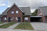 ImmobilieN GUMNIOR präsentiert *provisionsfrei*: Moderne Doppelhaushälfte in Emsbüren mit Garten und Carport
