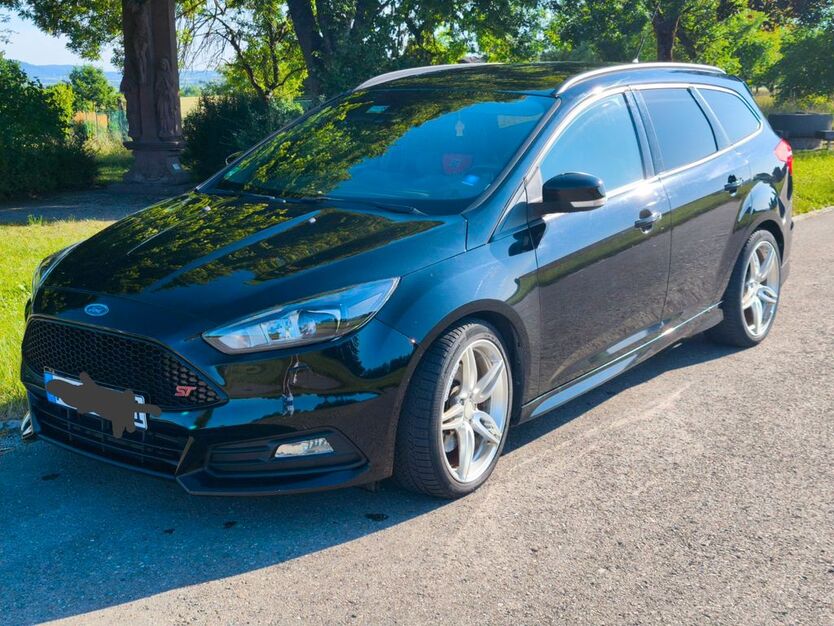 Ford Focus 103.000 km 11.111 € Empfingen 72186