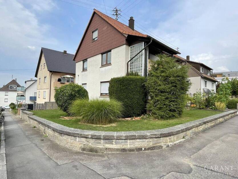 Ihr neues Zuhause erwartet Sie - Dreifamilienhaus mit viel Platz und Gestaltungsspielraum!