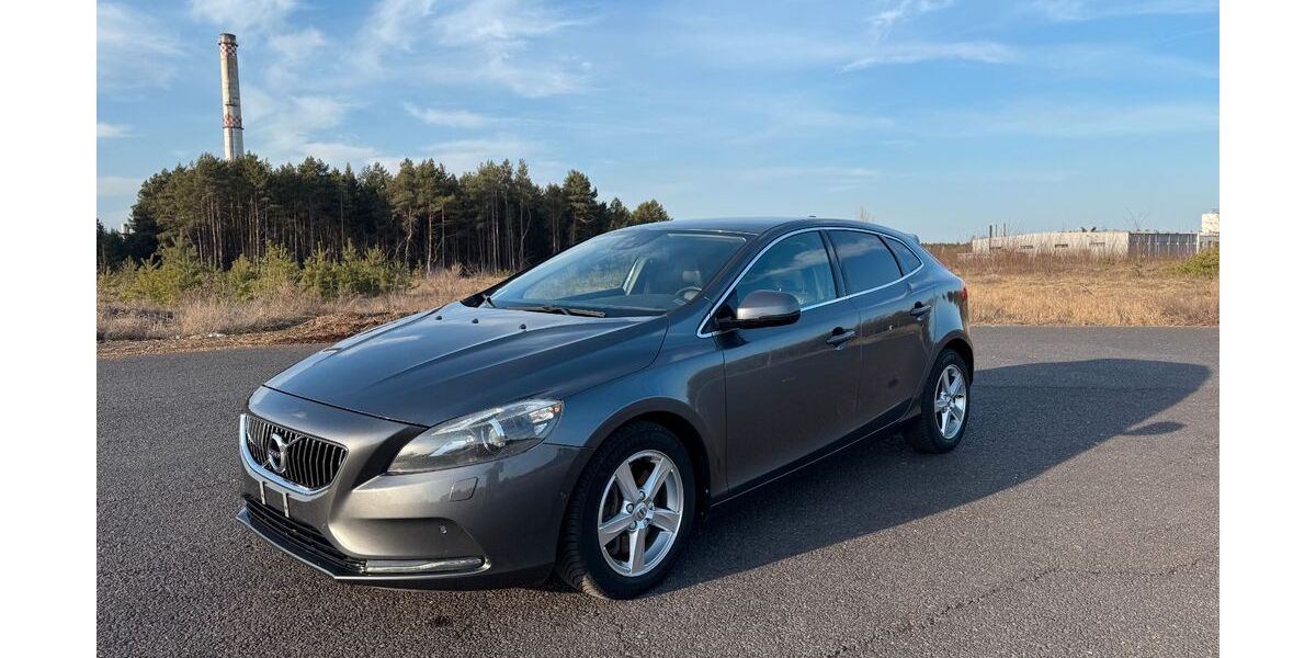 Volvo V40 216.000 km 9.400 &euro; Eisenhüttenstadt 15890