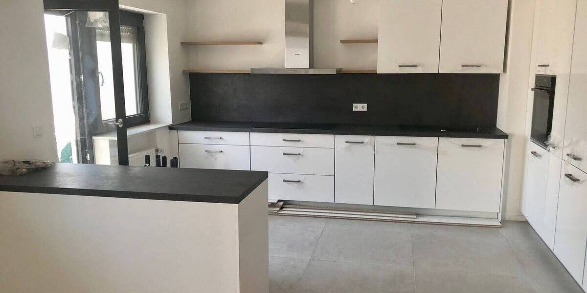 Etagenwohnung Schriesheim - 5 Zimmer, 197 m&sup2;, 2.300&euro; | Angebot:26545588
