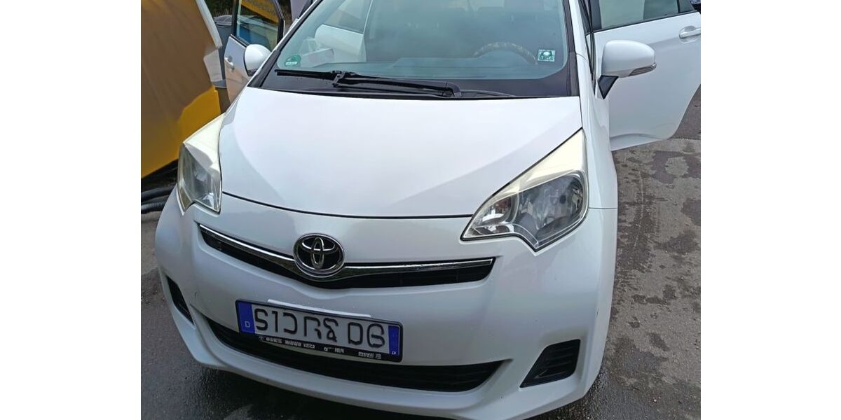 Toyota Corolla Verso 129.000 km 4.100 &euro; Grainau 82491