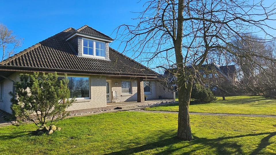 Provisionsfrei: Großes EFH mit herrlichem Blick in Meernähe