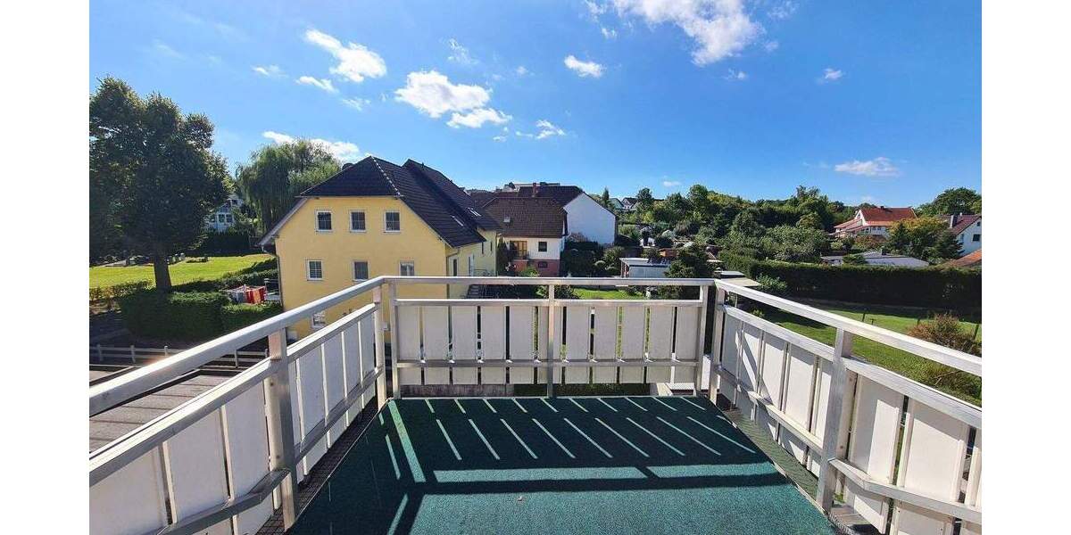 RESERVIERT Charmante Dachgeschosswohnung mit Einbauküche - sofort verfügbar! 2 zimmer