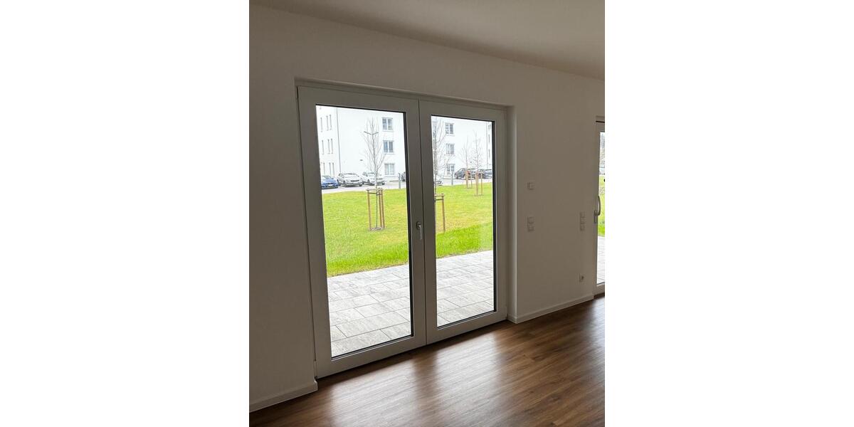 Erdgeschoßwohnung Zwickau - 3 Zimmer, 102 m&sup2;, 1.300&euro; | Angebot:25048389