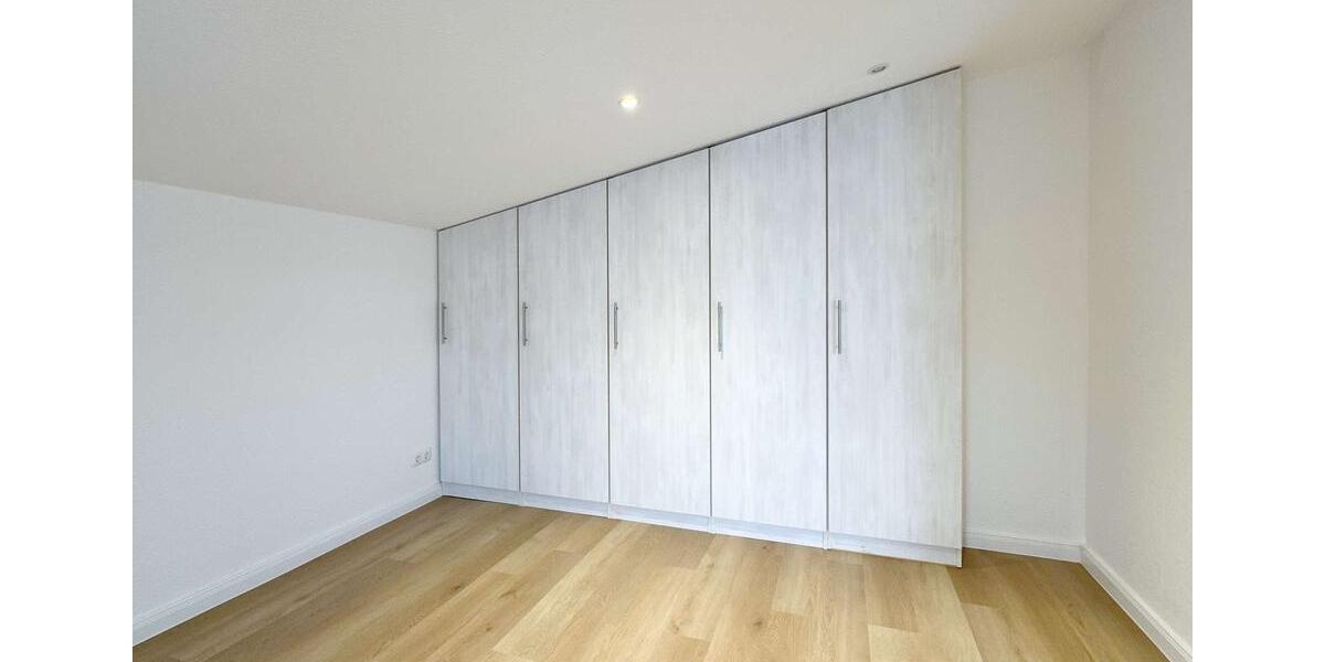 Hochwertig sanierte 3-Zi.-Whg. mit Einbauküche & großzügigem Balkon 3 zimmer