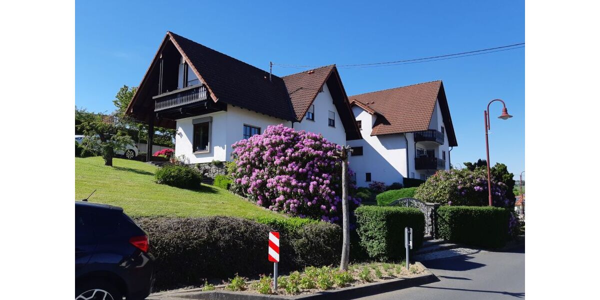 Wohntraum im Grünen: Attraktive, helle 2-Zimmer-EG-Wohnung mit Terrasse, modernisiert & renoviert auf parkähnlichem Areal, Raubach - 2- Raubach | Angebot:24576305