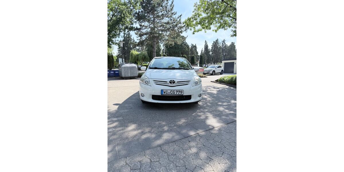 Toyota Auris 150.000 km 6.800 &euro; Bad Neuenahr-Ahrweiler 53474