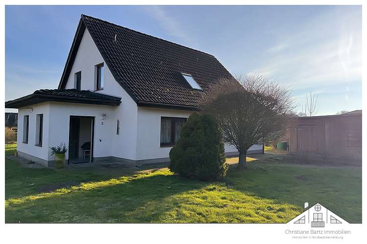Haus zum Kaufen in Dorf Mecklenburg 213.000 € 122 m²