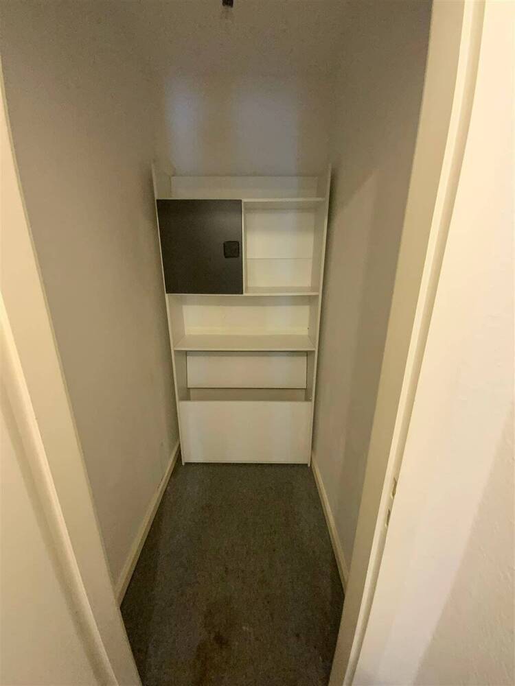 Viertel-Liebhaber aufgepasst : 1 grosses Zimmer mit Balkon und Blick ins Grüne freut sich auf Sie ! Ideal für eine alleinstehende Person