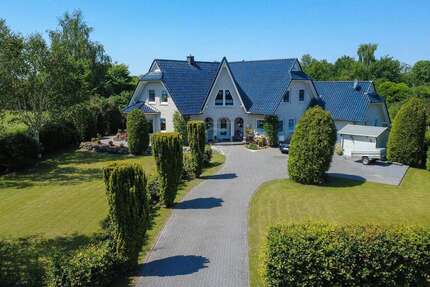 Haus zum Kaufen in Blomberg 629.000 € 248 m² - Haus Blomberg | Angebot:26988333