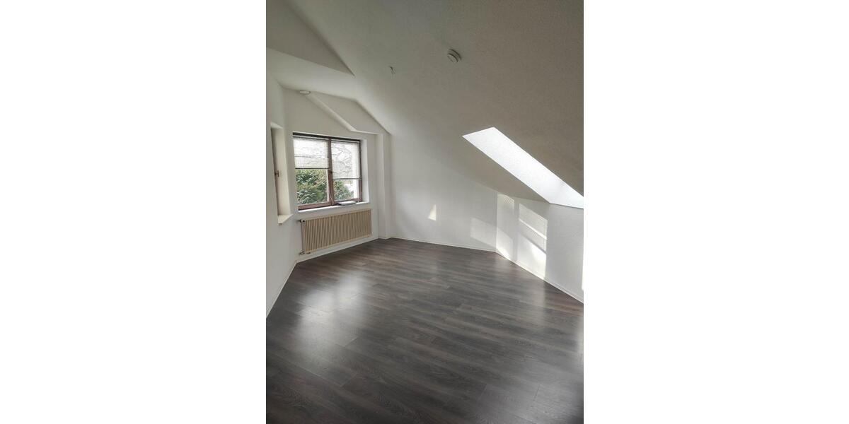 Etagenwohnung Hennef (Sieg) - 4 Zimmer, 120 m&sup2;, 1.400&euro; | Angebot:24983710