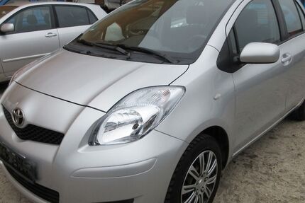 Toyota Yaris 102.759 km 2.800 &euro; Hamburg 20537