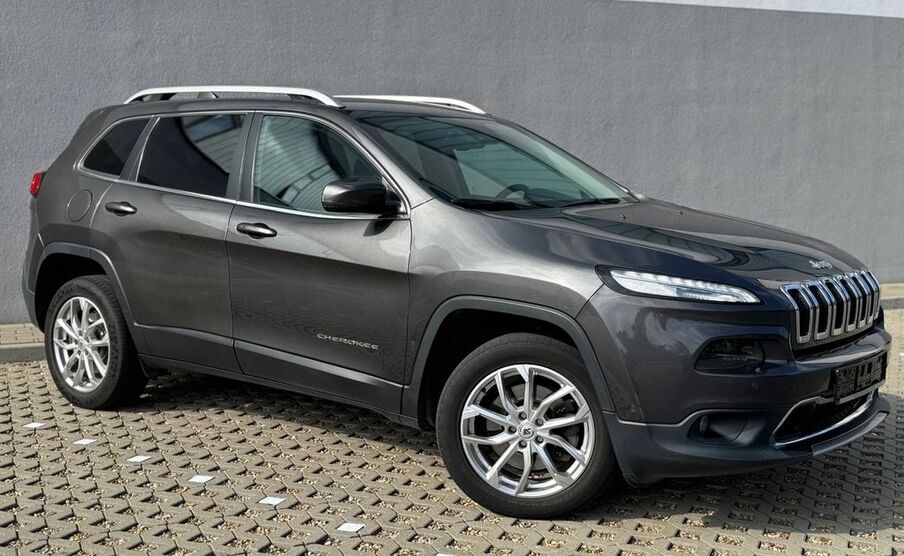 Jeep Cherokee 125.000 km 15.400 € Kaltenkirchen 24568