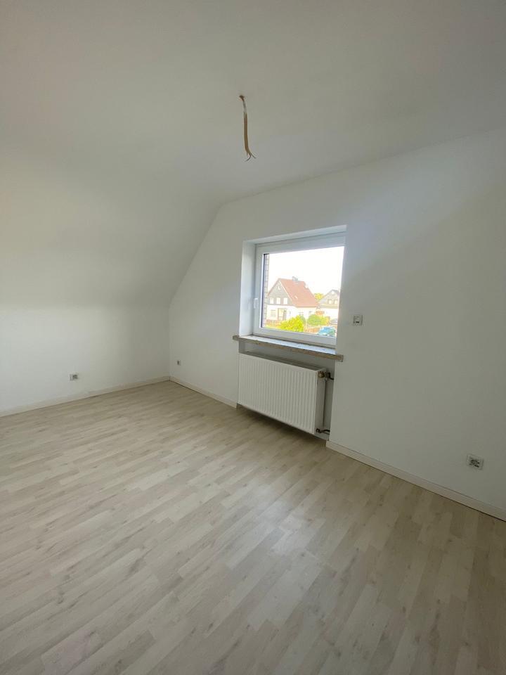 Moderne 3-Zimmer-Wohnung mit Dachterrasse und Tiefgarage in Arpke zimmer