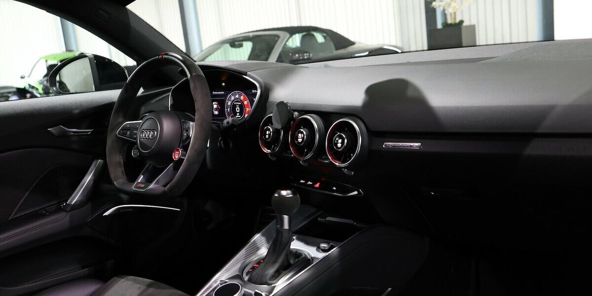 Audi TT RS COUPE 2.5 TFSI QUATTRO NARDO+BLACK+GOLD 40.000 km 55.555 &euro; Hamm 59077