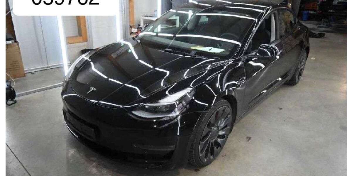 Tesla Model 3 86.268 km 28.450 &euro; Herges-Hallenberg 98587