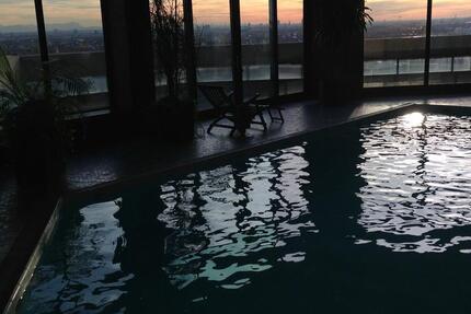 WG-Zimmer in SchwabingLeopoldstraße mit Swimmingpool & Sauna zimmer