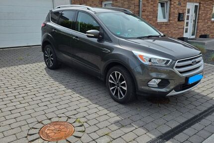 Ford Kuga 127.456 km 9.990 &euro; Scharbeutz 23684