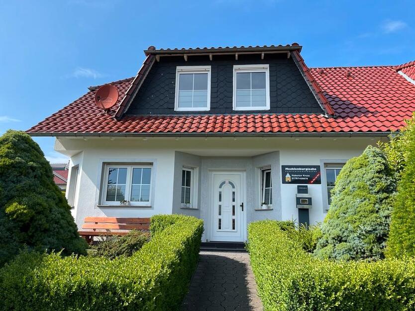 Exklusive Doppelhaushälfte 120gm + Garage + 2x Carport, Küche uvm