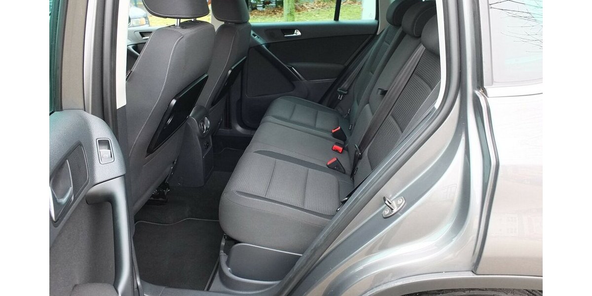 VW Tiguan TEAM orig.ATM ca 52 tkm XENON AHK PARKPILOT 112.432 km 10.398 &euro; Köln 50858